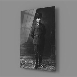 Türk Milletinin İstiklal Kahramanı: Atatürk'ün 1922'de Üniformalı Boydan Fotoğrafı Cam Tablo
