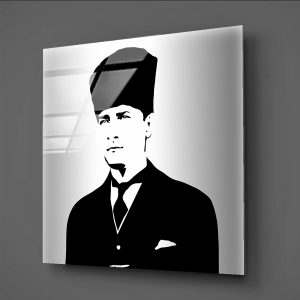 Büyük Önder'in Duruşu Kalpaklı Kravatlı Ceketli Atatürk Siyah Beyaz Cam Tablo