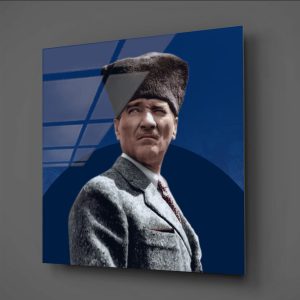 Mavi Zemin Kalpak Ceket ve Kravatlı Atatürk Cam Tablo