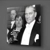 Kutlama Coşkusunda Birleşmek Siyah Beyaz Atatürk Cam Tablo