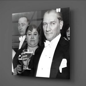 Kutlama Coşkusunda Birleşmek Siyah Beyaz Atatürk Cam Tablo