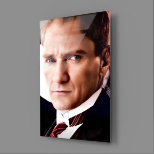 Renkli Kameraya Bakan Atatürk Portresi Cam Tablo