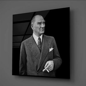 Modern Duruş Takım Elbise ve Kravatlı Atatürk Cam Tablo