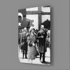 Atatürk'ün Yanında Yürümek Siyah Beyaz Cam Tablo