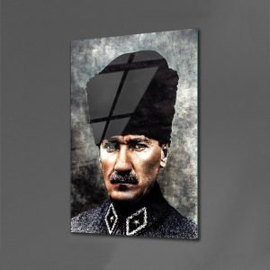 Kalpaklı Kahraman: Mustafa Kemal Atatürk Cam Tablo