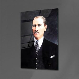 Eşsiz Şıklık: Atatürk'ün Siyah Takım Elbisesi Cam Tablo